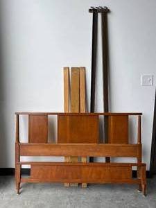 lot 7 image: Mid Century Bassett Furniture Bed Frame