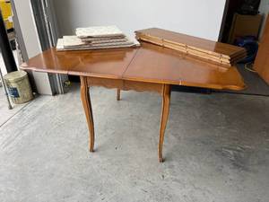 lot 17 image: Mid Century Dining Table and Pad Set