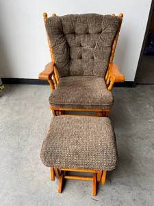 lot 19 image: Glider Rocker with Ottoman
