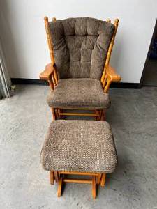 lot 20 image: Glider Rocker with Ottoman