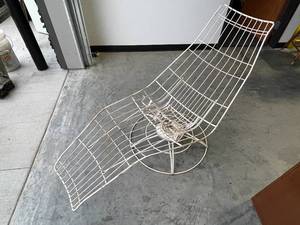 lot 32 image: Mid Century Homecrest Chaise Lounge