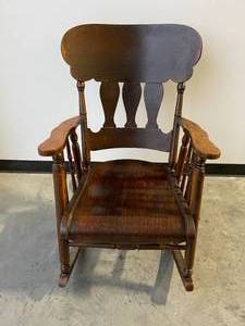 lot 34 image: Rocking Chair