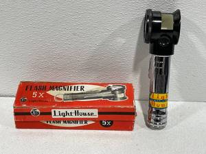 lot 37 image: Light House Flashlight Magnifier