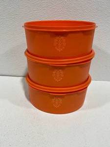 lot 39 image: Tupperware Servalier Orange Containers