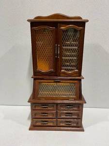lot 49 image: Jewelry Cabinet
