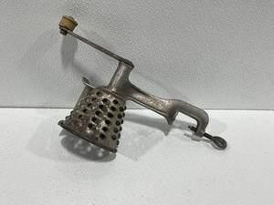 lot 77 image: Vintage Griscer Food Cutter