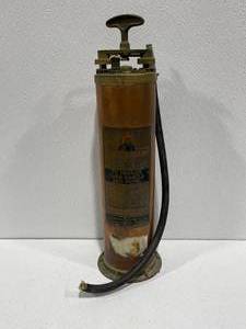 lot 90 image: Vintage The Captain Fyr Fyter Hand Pump Extinguisher
