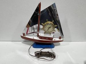 lot 92 image: Sailboat Clock