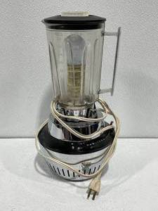 lot 93 image: Hamilton Beach Blender Lamp