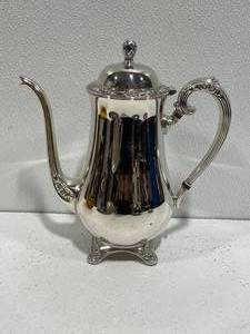 lot 103 image: Oneida Silversmiths TeaCoffee Pot