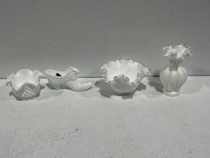 lot 107 image: Vintage Fenton Milk Glass Items