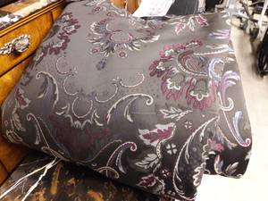 WATERFORD LINENS High Quality Reversible Queen Size Comforter &amp Bed Skirt - Great Condition