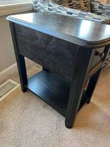 ASHLEY FURNITURE BREEGIN Chairside End Table - Excellent Condition