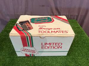 lot 69 image: NIB Snap-On Mugs