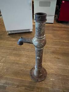 lot 76 image: Vintage Pump Base