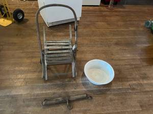 lot 77 image: Vintage Items