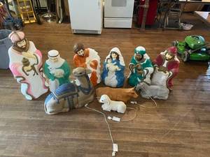 lot 78 image: Outdoor Lighted Nativity Set