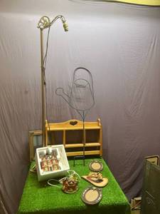 lot 81 image: Home Decor Lot