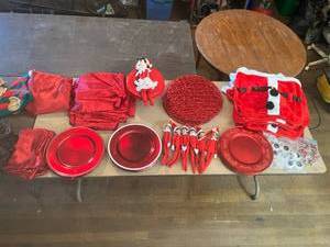 lot 84 image: 8 Place Holiday Theme Table Set with Extras
