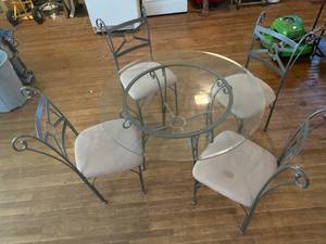lot 17 image: Glass Tabletop & 4 Chairs
