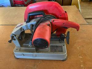 lot 18 image: Milwaukee 14 Cut-Off Saw