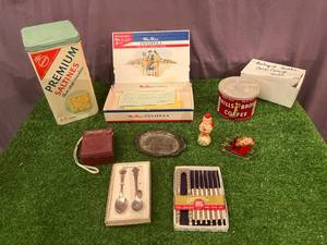 lot 58 image: Vintage Items