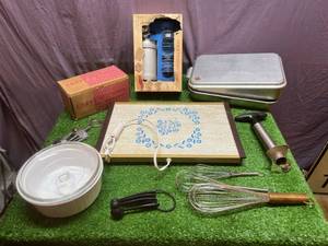 lot 62 image: Kitchen Items