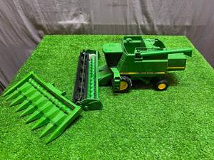 lot 27 image: John Deere 9500 Combine