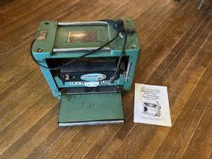 lot 6 image: Grizzly 12 12 Portable Planer