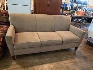 lot 8 image: Sofa