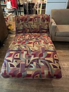 lot 9 image: Chaise Lounge Chair