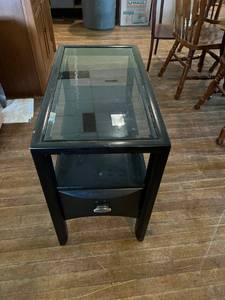 lot 23 image: Glass Top End Table with Drawer
