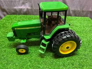 lot 28 image: John Deere 7710 Tractor