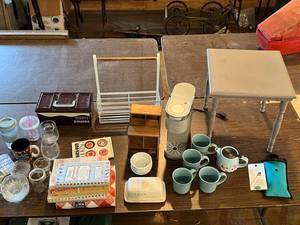 lot 96 image: Everything on Table