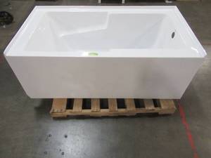 Swiss Madison Voltaire 60 in. x 32 in. Acrylic White, Alcove, Integral, Right-Hand Drain, Apron Rectangular Bathtub in white - Slight Cracks on Back Corners Top RH and LH SIde, and LH Bottom of Apron.