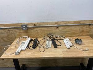 lot 76 image: Lot of Power Strips