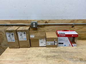 lot 125 image: Lot of Lighting Related Items