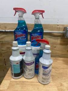 lot 142 image: Lot of Cleaning Supplies