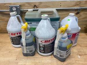 lot 143 image: Lot of Cleaning Products