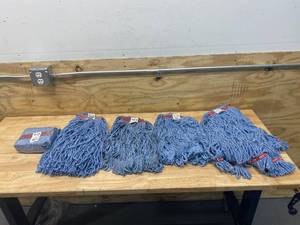 lot 146 image: RUBBERMAID Lot of Mop Heads
