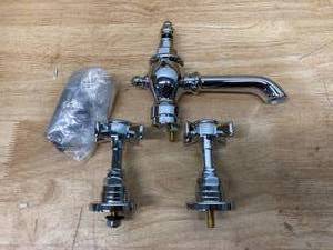 lot 166 image: AMERICAN STANDARD DXV D3510 Bathroom Faucet