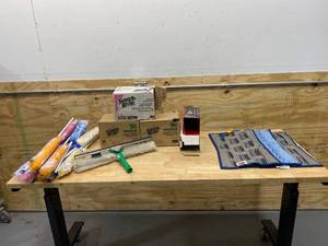 lot 175 image: Lot of Cleaning Supplies