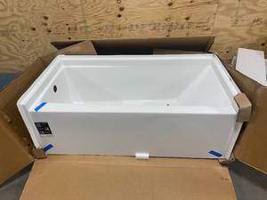 lot 41 image: MAAX Vellamo 31.25-in W x 60-in L White Acrylic Rectangular Left Drain Alcove Soaking Bathtub