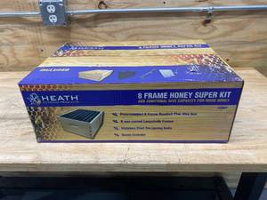 lot 13 image: HEATH 8 Frame Honey Super Kit
