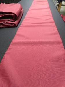 BURGUNDY POLY TABLE LINEN