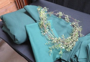 HUNTER GREEN TABLE RUNNERS PLUS LARGE FABRIC