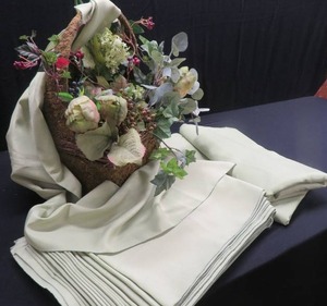 CLOVER LINENS PLUS FLORAL DISPLAY