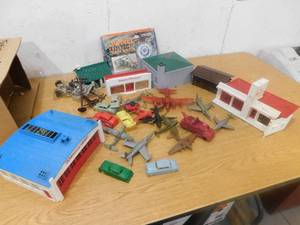 Train Model Buildings & Structures
