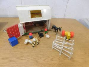 Vintage Fisher Price Barn with Little People - Farm Animals