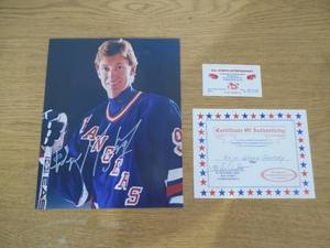 Wayne Gretzky Autograph 8 X 10 With Certificate Of Authenticity LK